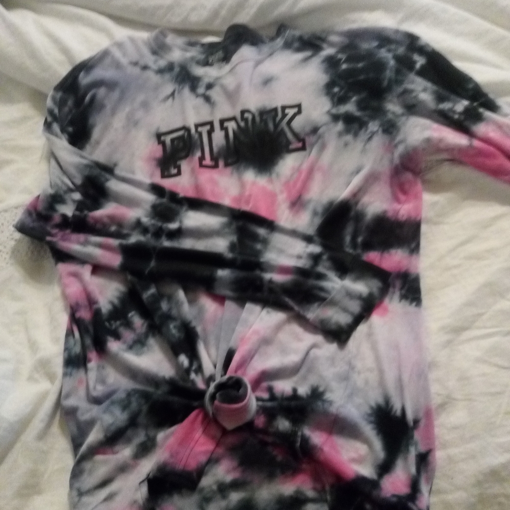 VS Pink long sleeve campus tee with logo